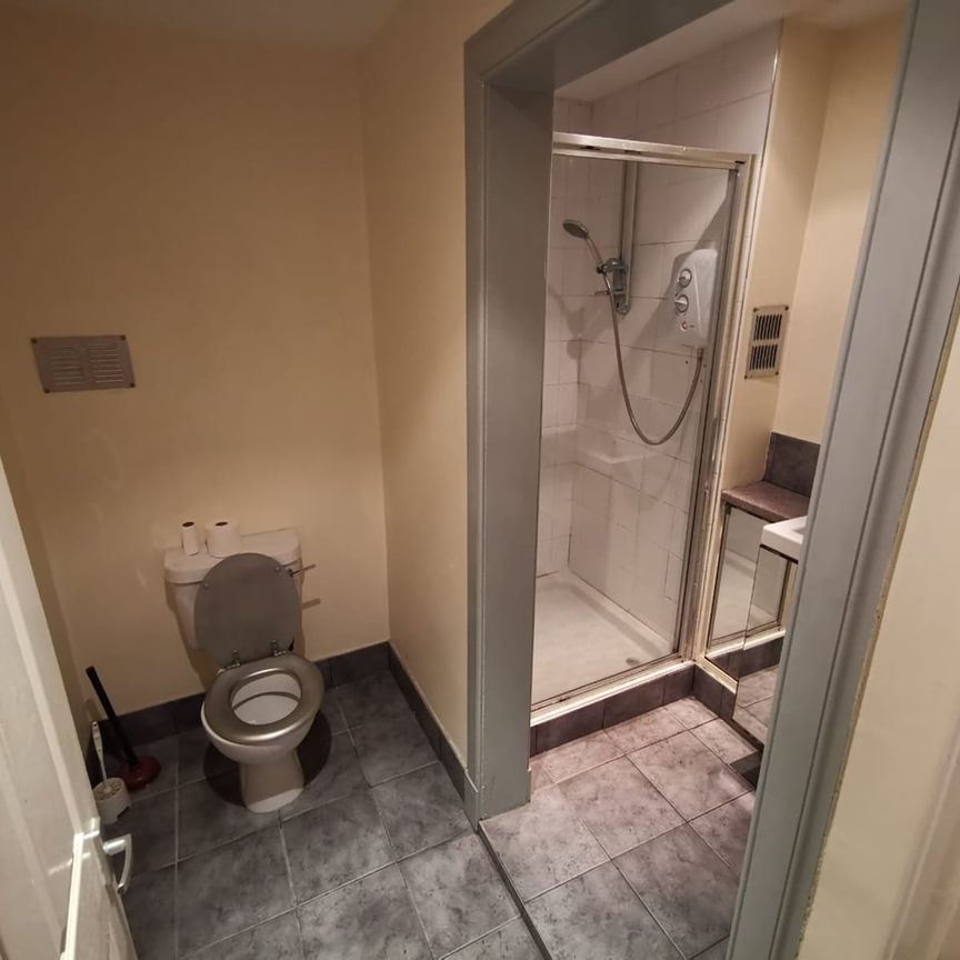 1 Bed Flat, Henderson Street, EH6 - Photo 1