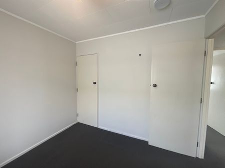 COMFORTABLE TWO BEDROOM UNIT - CLOSE TO HOSPITAL - Photo 3