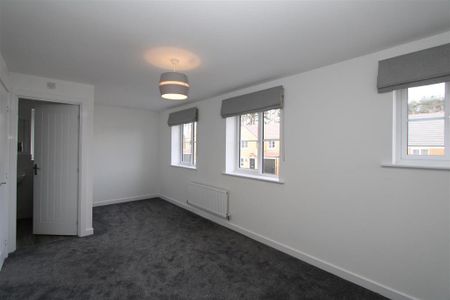 3 bedroom detached house to rent - Photo 3