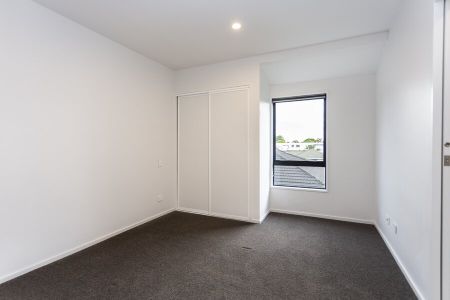 Lovely two bedroom townhouse – periodic tenancy. - Photo 3
