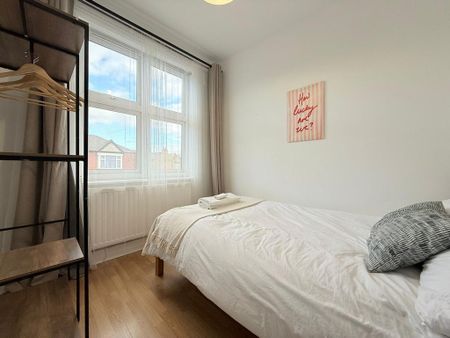 2 bedroom flat to rent - Photo 3