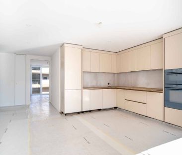 SURE TO BE A HIT MAGNIFICENT 3.5-PIECE NEW WITH BALCONY - Photo 3