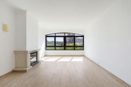 2 Bedroom Apartment with parking, Bairro do Rosário, Cascais - Photo 2