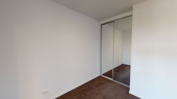 Two Bedroom Apartment with Everything on your Doorstep - Photo 1