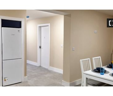 Bed in a twin room for rent in a 7-bedroom apartment in Phib - Photo 5