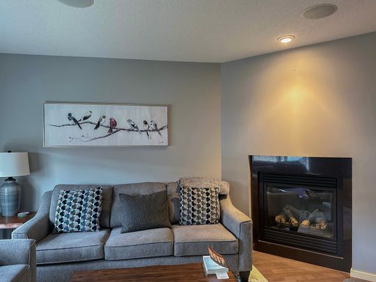 Family Living In Evanston – Steps From Schools, Parks & Shopping Double Garage - Photo 1