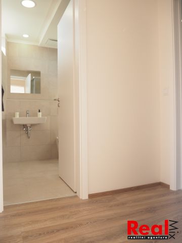 Pronájem bytu 1+kk a garsoniéry 35 m², Moravanská 379, Brno - Fotografie 3