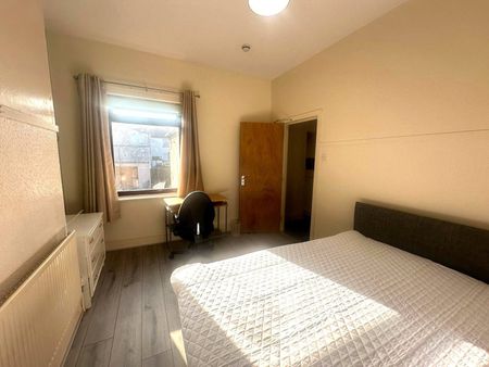 Friars Avenue, Bangor, Gwynedd, LL57 - Photo 4