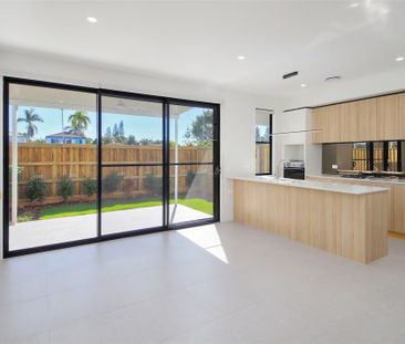 Stunning family home in Helensvale - Photo 1