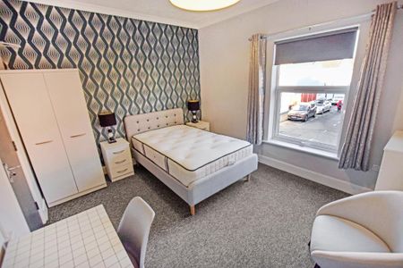 4 bedroom terraced house to rent - Photo 3