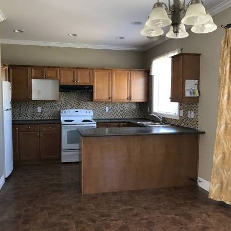 Family Home in Promontory with Wet Bar - Photo 3