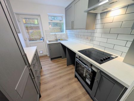 3 bedroom semi-detached house to rent - Photo 5