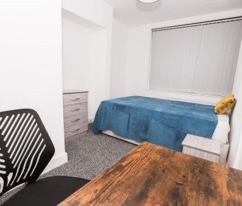 5 bedroom House To Rent Total Size: 1249 SQ FT - Photo 4