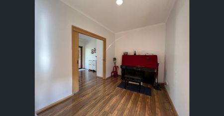 Location! Location! Don't Miss Out ! - Photo 3