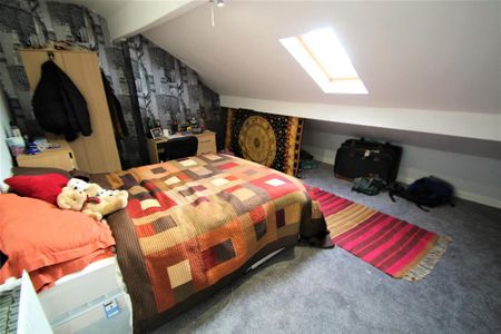 4 bedroom terraced house to rent - Photo 5