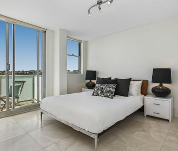 Modern fully furnished 2 bed, 1 bath apartment with stunning views ... - Photo 2