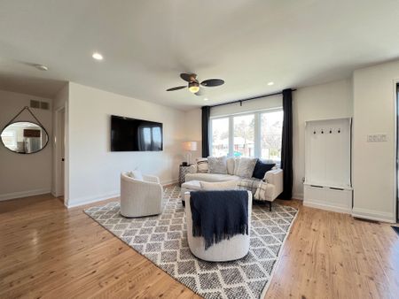 For Lease - 2504 Donnavale Drive, Mississauga, Ontario - Photo 4