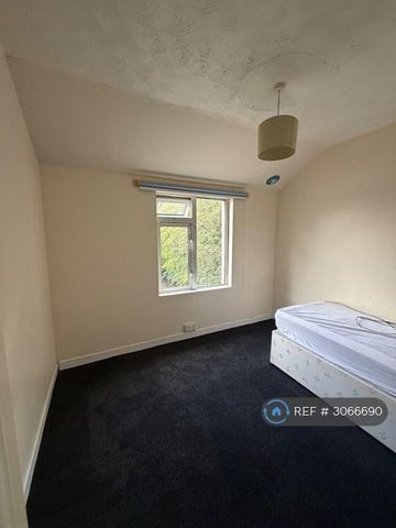2 bedroom semi-detached house to rent - Photo 4