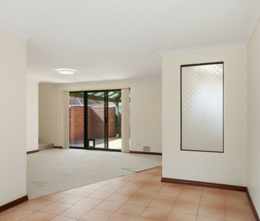 Spacious Homely Townhouse - Photo 6