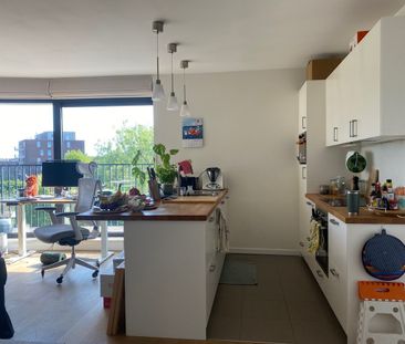 Lichtrijk appartement met één slaapkamer en bijhorende carport gele... - Photo 2