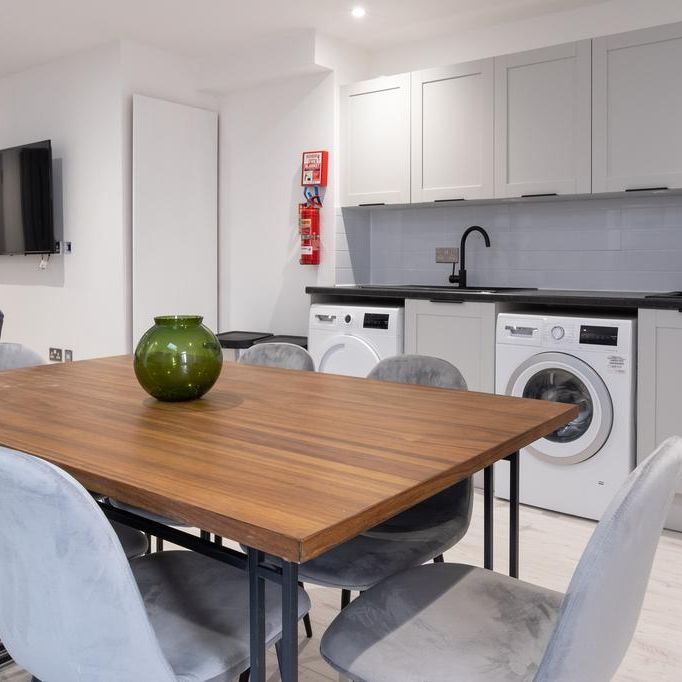 6 bedroom house of multiple occupation to rent - Photo 1