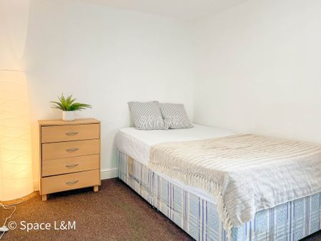 Basingstoke Road, Reading, Berkshire, RG2 0ET - Photo 2