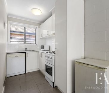 4/18a Roslyn Road, Belmont - Photo 2