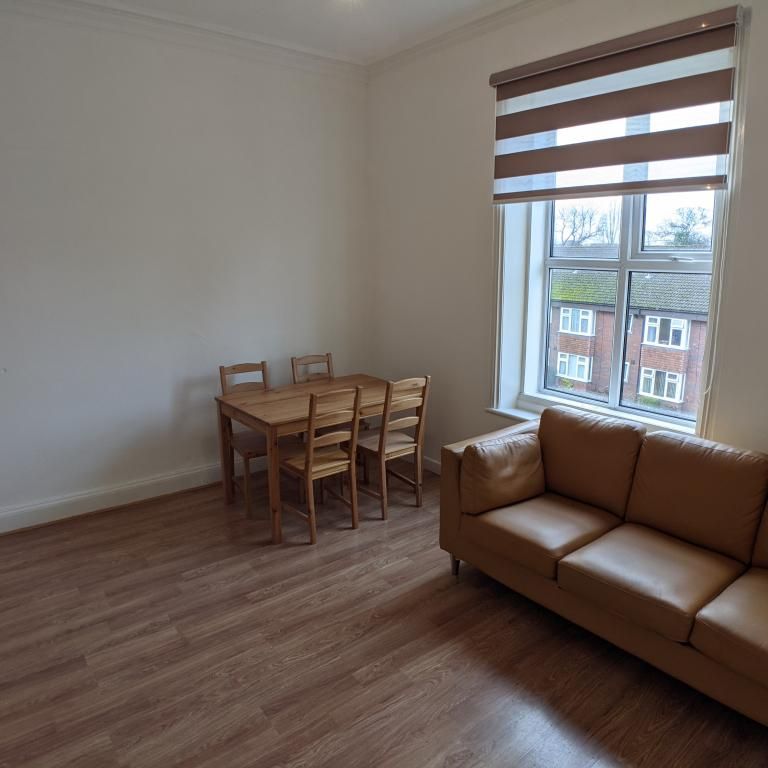 2 bedroom flat to rent - Photo 1