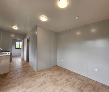 Charming 2-Bedroom House in Springwood - Photo 2