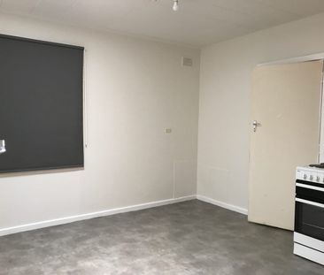 3 BEDROOM HOME IN A VERY CONVENIENT LOCATION! - Photo 2