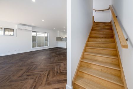 MODERN, NEW AND FULLY FURNISHED! - Photo 2