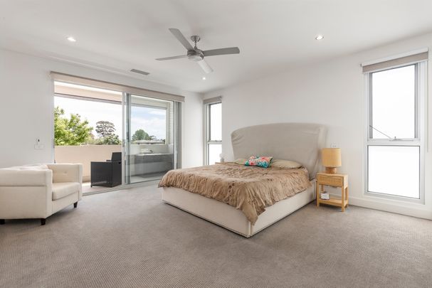 1 Raymond Street, Ashwood VIC 3147 - House For Rent | Domain - Photo 1