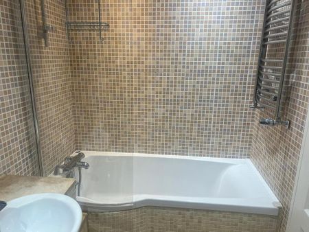 3 bedroom flat to rent - Photo 5