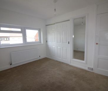 3 bedroom end of terrace house to rent - Photo 3