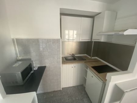 Appartement 1 pièces 26m2 MARSEILLE 10EME 650 euros - Photo 3