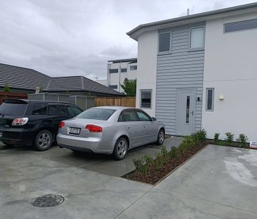 Near new townhouse close to CBD, 2 carparks - Photo 3