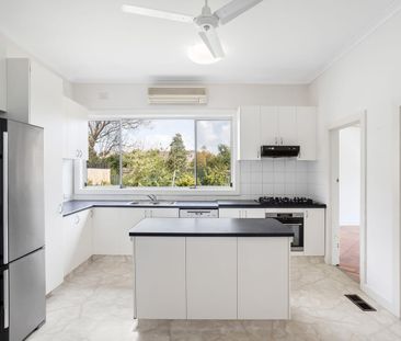 Oversized four bedroom house - Photo 1