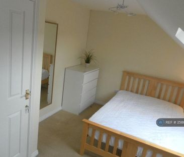 4 bedroom end of terrace house to rent - Photo 5