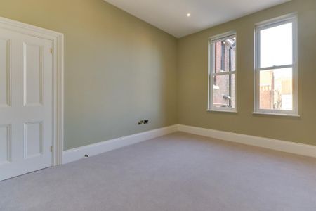 5 bedroom semi-detached house to rent - Photo 5