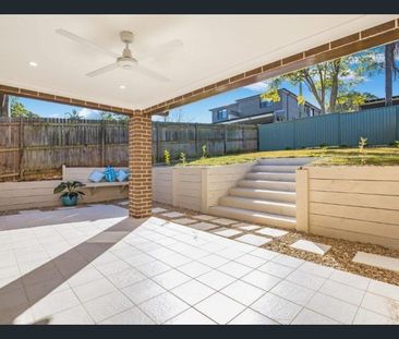 Modern Family Residence in a Quiet, Convenient Location - Photo 1