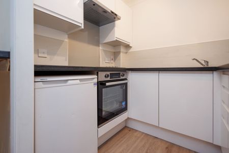 1 bed flat to rent in Cleveland Road, Bournemouth, BH1 - Photo 3