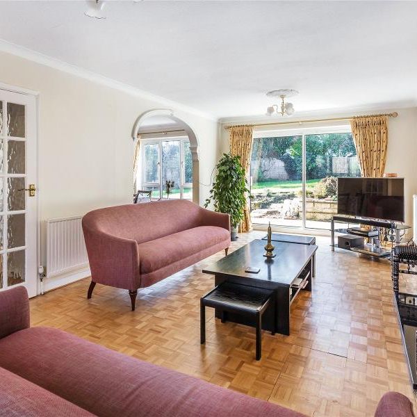 Court Green Heights, Woking - 5 bedrooms Property for lettings - Seymours - Photo 1