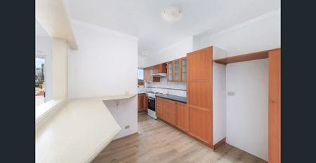 Modernised apartment in ideal location - Photo 4