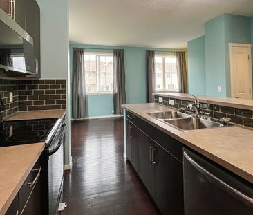 Sunlit 3 Storey End Unit Townhouse. - Photo 5