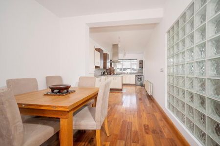 24 Prince Edward Park, Belfast, BT9 5FZ - Photo 3