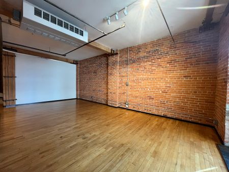 Stylish 1 Bedroom Loft In A Historic Downtown Building - Photo 2