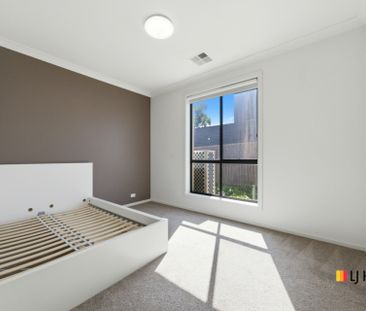 Versatile and Comfortable Living - Photo 4