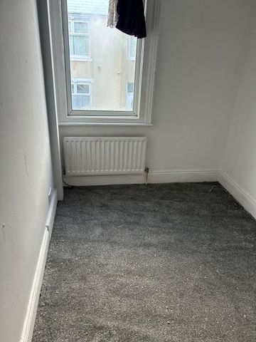 4 bedroom terraced house to rent - Photo 4