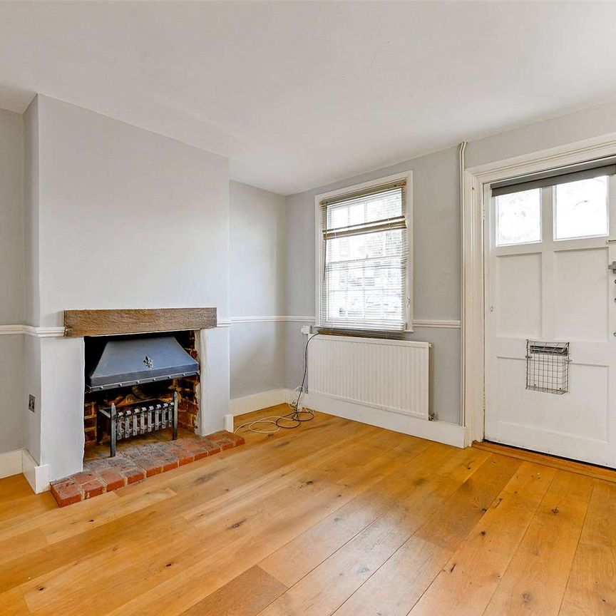 Charming two bedroom property located in the heart of Henley-on-Thames - Photo 1