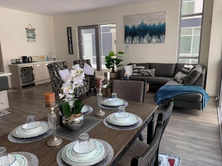 For Lease - 3650 Ferretti Court, Innisfil, Ontario - Photo 2